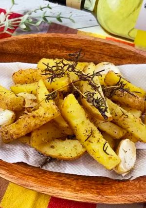 A picture of Tuscan Fries with Shiitake powder.