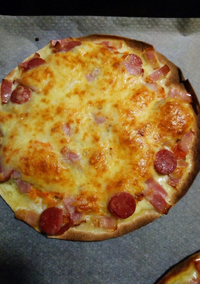 Una foto de Pizza con base de tortilla mexicana