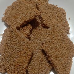 A picture of Til chikki.