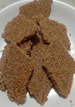A picture of Til chikki.