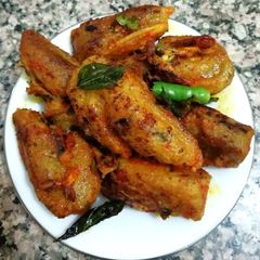 A picture of Kallumakaya nirachathu (stuffed Mussels).
