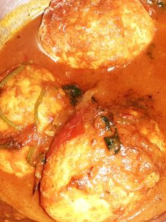 টমেটো পোড়া এগ কারি(tomato pora egg curry recipe in Bengali) রেসিপির প্রধান ছবি