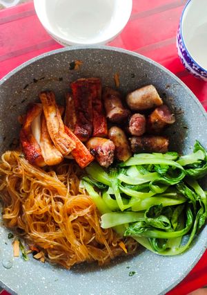 Hình của món Miến xào xốt cua.