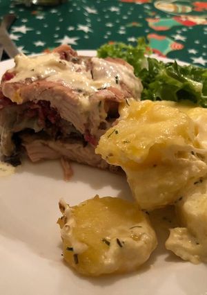 Una foto de Pechuga de pavo rellena