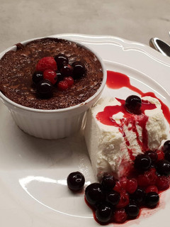 Foto resep Lava cake with berries