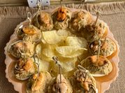 Una foto de mejillones en lata