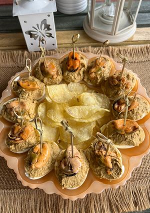 Una foto de Huevos rellenos de mejillones en escabeche!!!