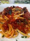 Linguine con Polpa di Pelato, Pomodori Secchi Sottolio e Capperi