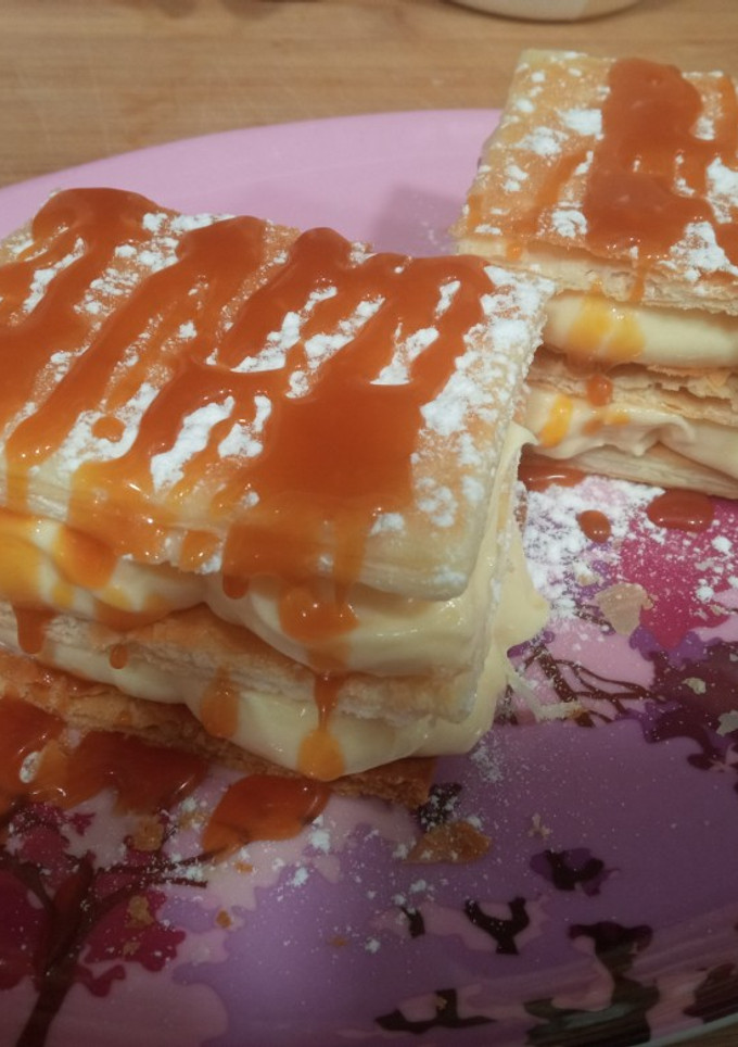 Una foto de Hojaldre con crema diplomática