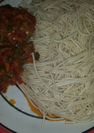 A picture of Spaghetti with tomatoes sauce.