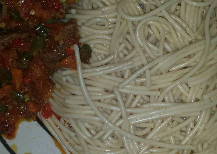 Spaghetti with tomatoes sauce