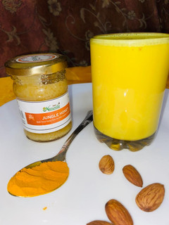 इम्यूनिटी बूस्टर हल्दी वाला दूध (Immunity Booster haldi wala doodh recipe in Hindi) रेसिपी मुख्य फोटो