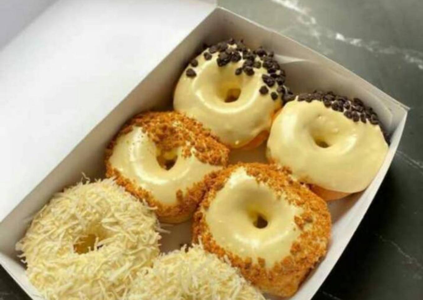 Glazing doughnuts