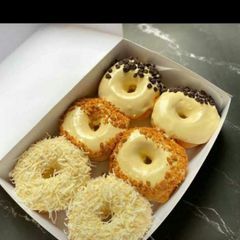 A picture of Glazing doughnuts.