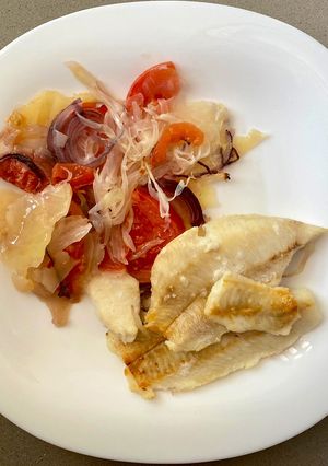 Una foto de Merluza al horno con patata 🐟🥔