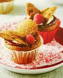 Cupcakes rellenos de mermelada de frambuesa