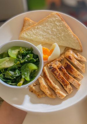 Hình của món Ức gà áp chảo eatclean.