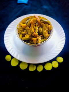 પરવલ બટેકા નું શાક (parval bateka shak Recipe in Gujarati) રેસીપી મુખ્ય ફોટો