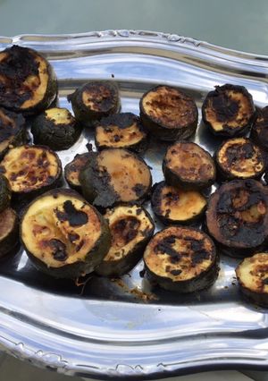 Une photo de Courgettes marinées grillées à la plancha