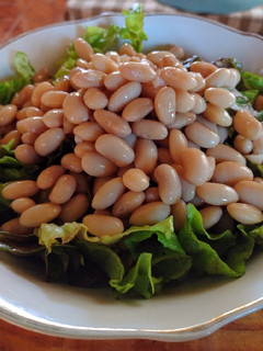 Una foto de Ensalada 🥗 de porotos con lechuga