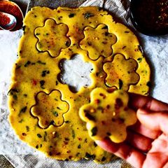 A picture of Besan biscuits.