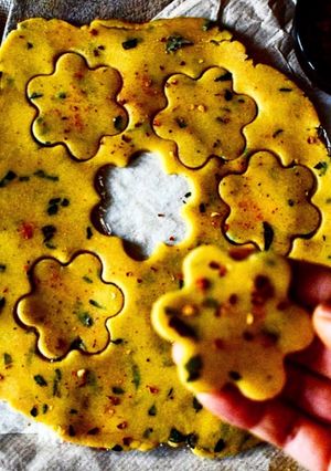A picture of Besan biscuits.