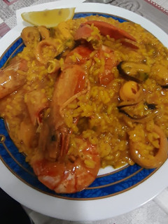 Una foto de Arroz caldoso de rape y almejas