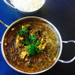 A picture of Slow Cooker Chicken Saag.