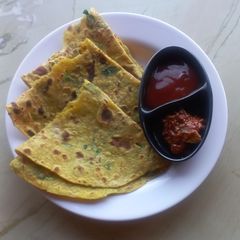 A picture of Methi Paratha.