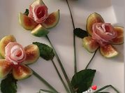 Una foto di fichi e prosciutto