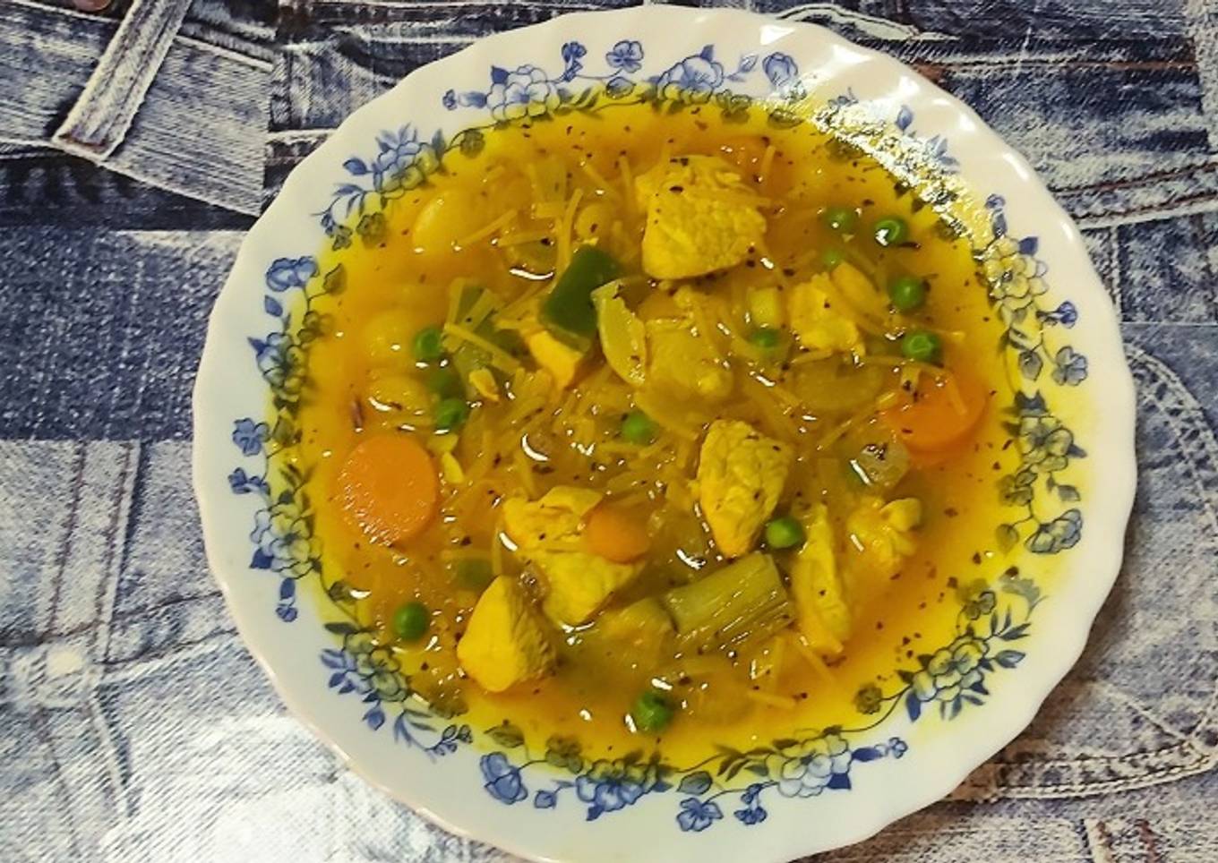 Sopa de pavo y verduras