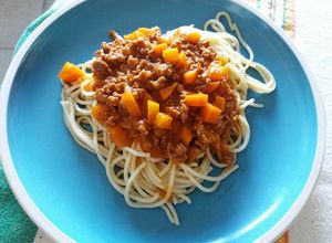 Una foto de Spaghetti a la bolognesa