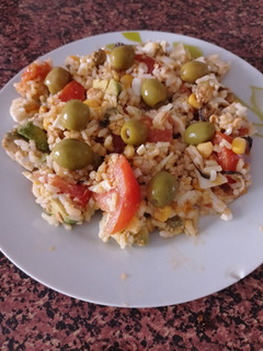 Una foto de Ensalada de arroz y mejillones en escabeche