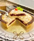 Pastel con frutos rojos y almendras (Cake with red fruits and almonds)