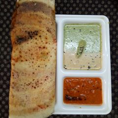 A picture of Tomato onion Chutney dosa.