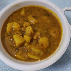 Tamater aloo ki sabzi A picture of Tamater aloo ki sabzi.