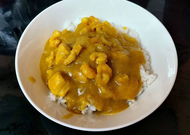 Steps to Make Any-night-of-the-week My Chip Shop Curried Chicken &amp; Large Prawns with Rice 😙