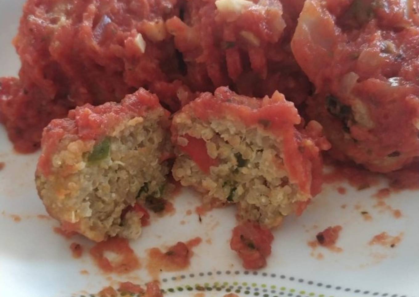 Albóndigas de quinoa en salsa de tomate