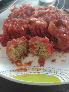 Una foto de Albóndigas de quinoa en salsa de tomate