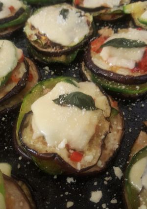 Una foto de Mil hojas de berenjena y zapallitos