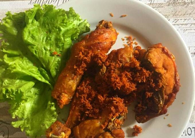 Ayam goreng bumbu serundeng