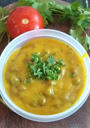 A picture of Kale Chana black gram in Besan Gravy.
