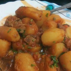 A picture of Mix of green bananas,potatoes and meat (matoke).