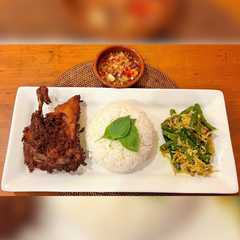 รูปของ Bebek Bengil Bali with Spiced Coconut Vegetable Salad & Sambal Matah