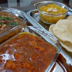 Allu ki bhaji with pori A picture of Allu ki bhaji with pori.