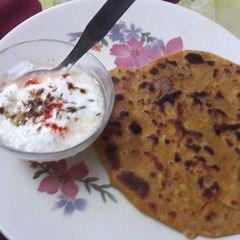 A picture of Dal ka Parantha.