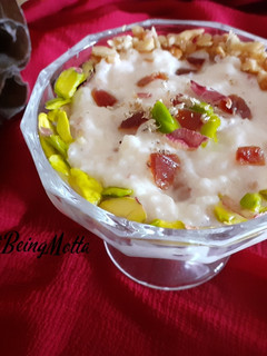 खजूर-अखरोट खीर (Khajoor akhrot kheer recipe in Hindi) रेसिपी मुख्य फोटो