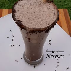 A picture of Quick oreos milkshake.