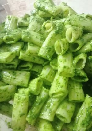 صورة لوصفة معكرونة بصوص السبانخ