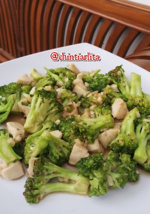Foto resep Tumis brokoli ayam cah bawang putih